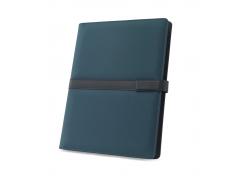 SANDERSON FOLDER. Carpeta A4 de PU (50% reciclada) con cierre magnético y bloc de notas con páginas rayadas